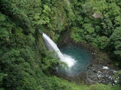  One of the hundreds of waterfalls 