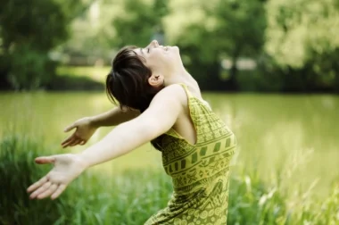 green-woman-breathing-open-arms.jpg