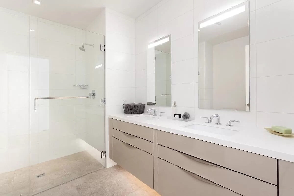 Penthouse Bathroom copy.jpg