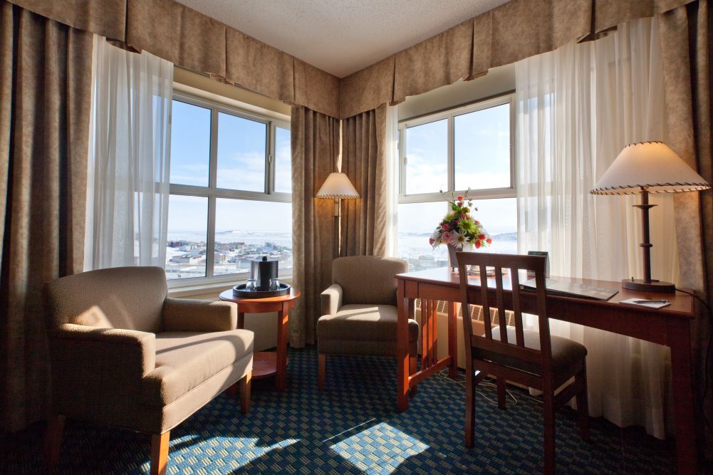 Frobisher Inn -Deluxe Room.jpeg