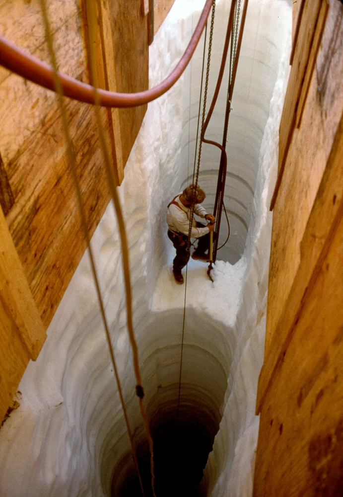 038_©1992_Gopher _Hole_Enlarge.jpg