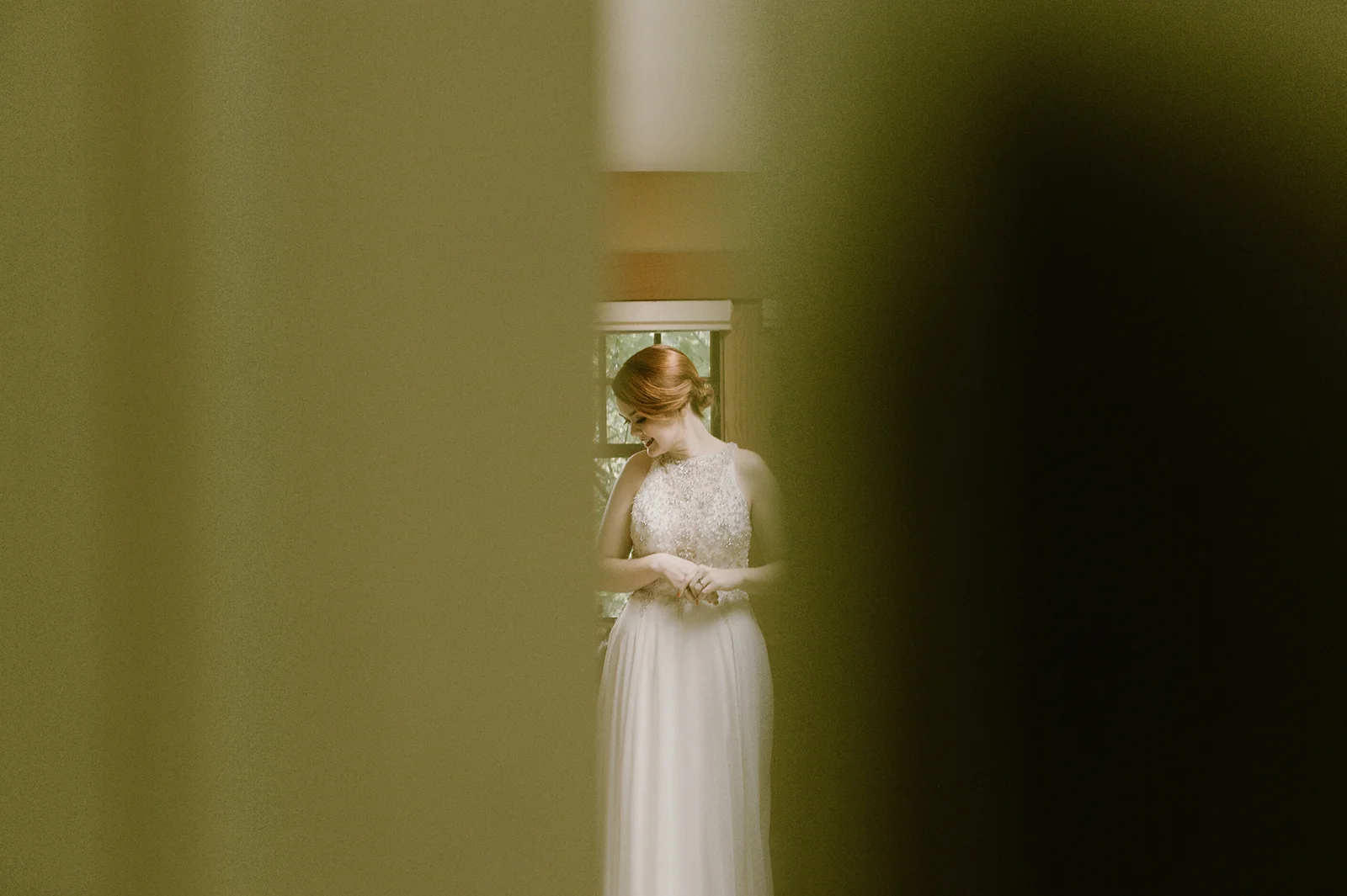 Becca-Christian-GettingReady-Carly-Bish-Photography-35.jpg