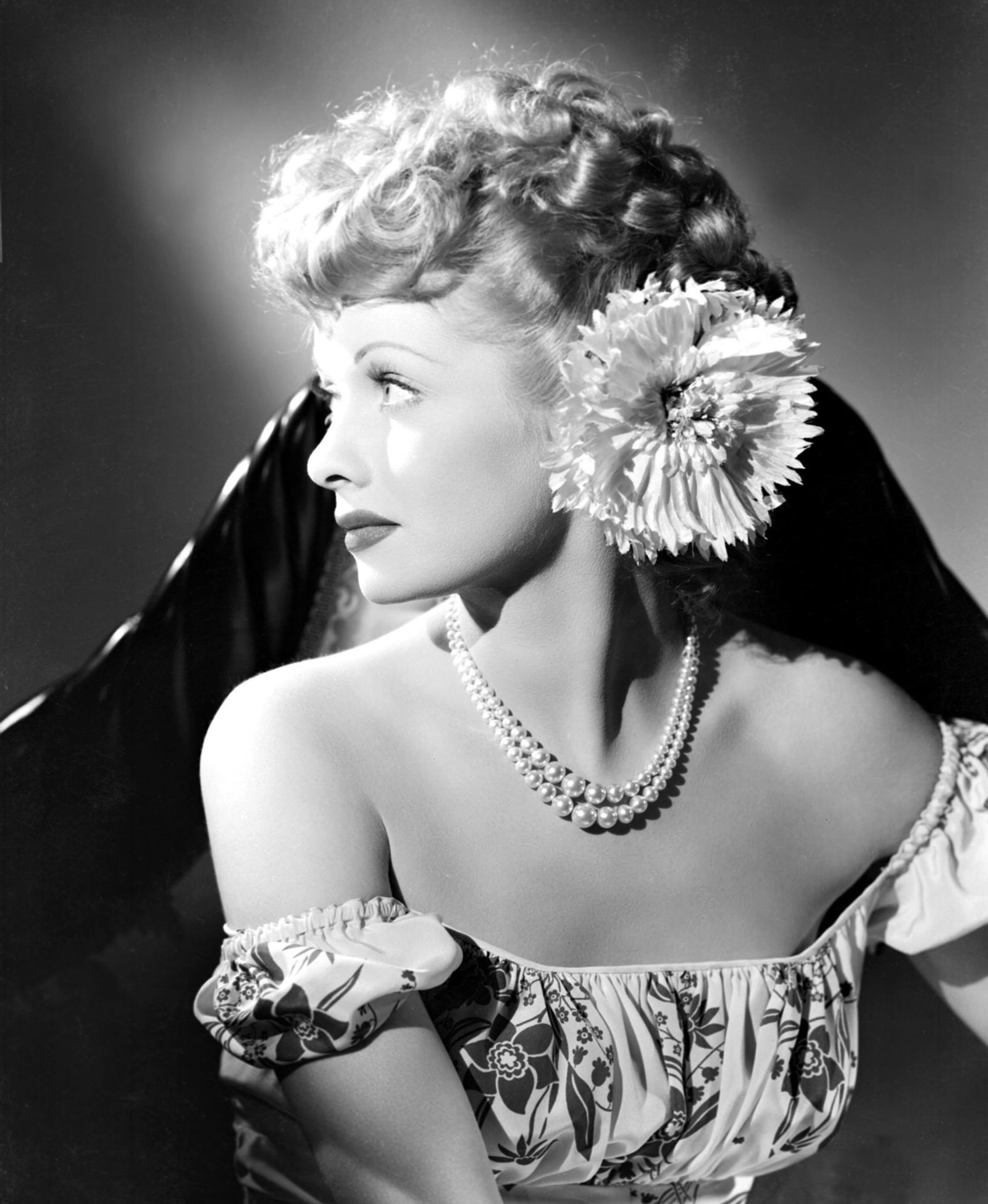 1940 (Do I need a giant hair flower now, too!?) Photo: Everett Collection