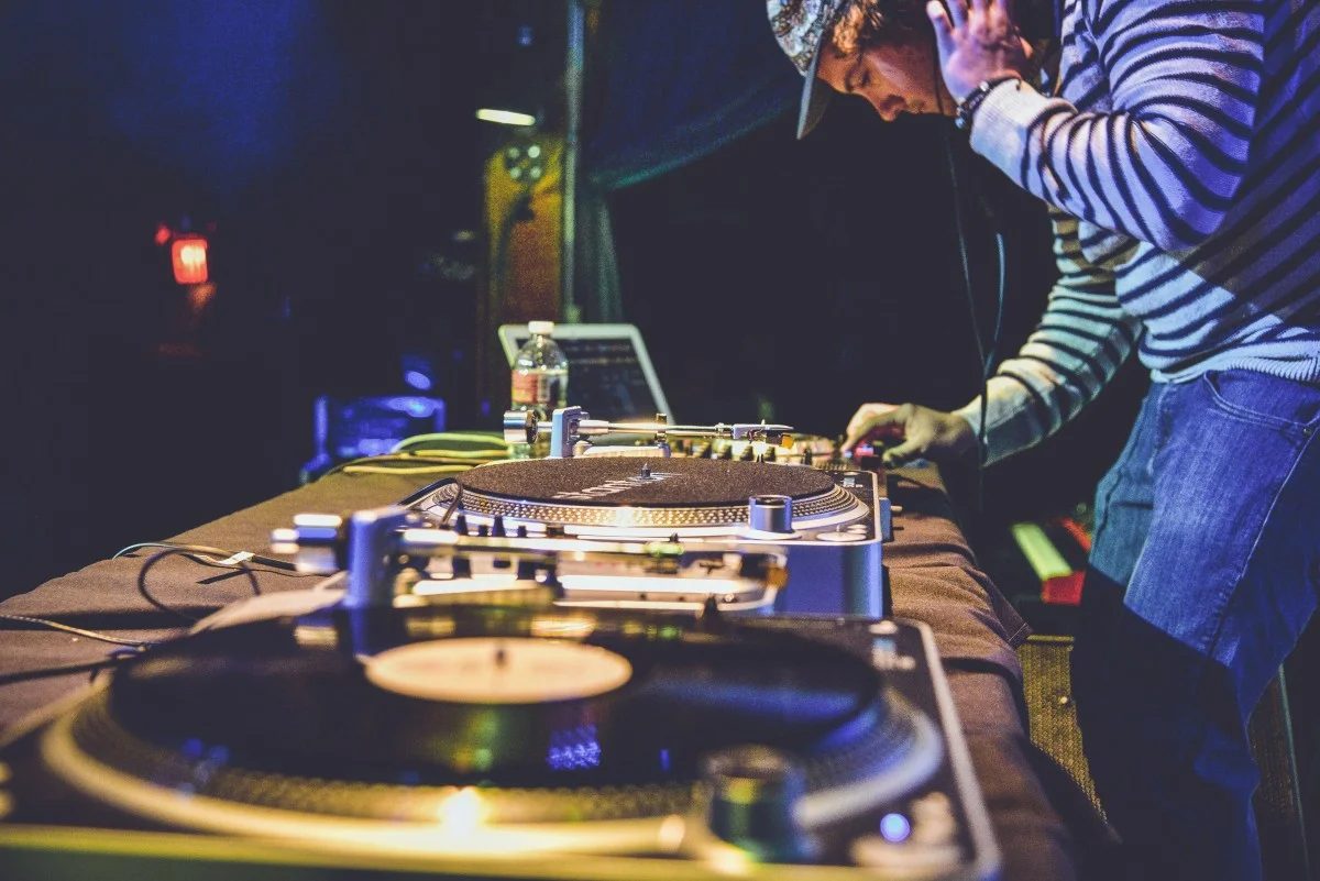 dj-music-noise.jpg