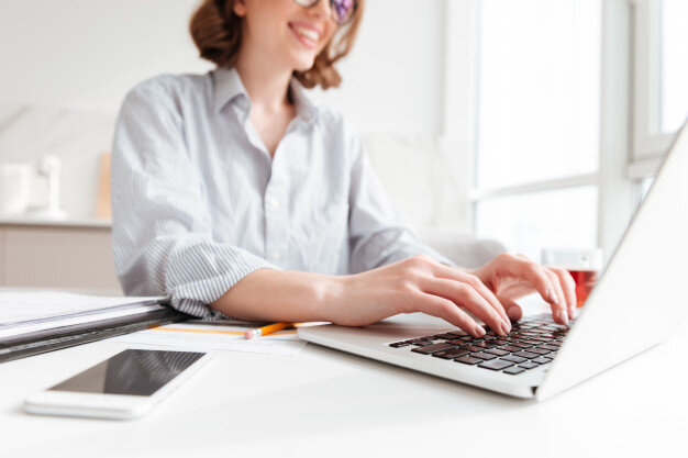 Joining her current company as a remote employee was a dream come true for Sarah, who was born with a hearing loss. Technology helps Sarah to work with confidence. Image credit: FreePik .