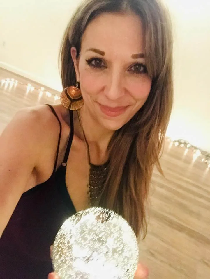 The Story of a Girl Who Grew into a Goddess 