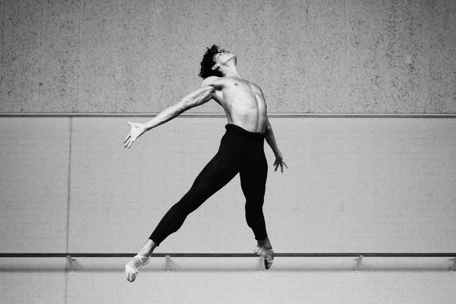 Isaac_Hernandez_DUTCHNATIONALBALLET-ERIKSAWAYA-54.jpg