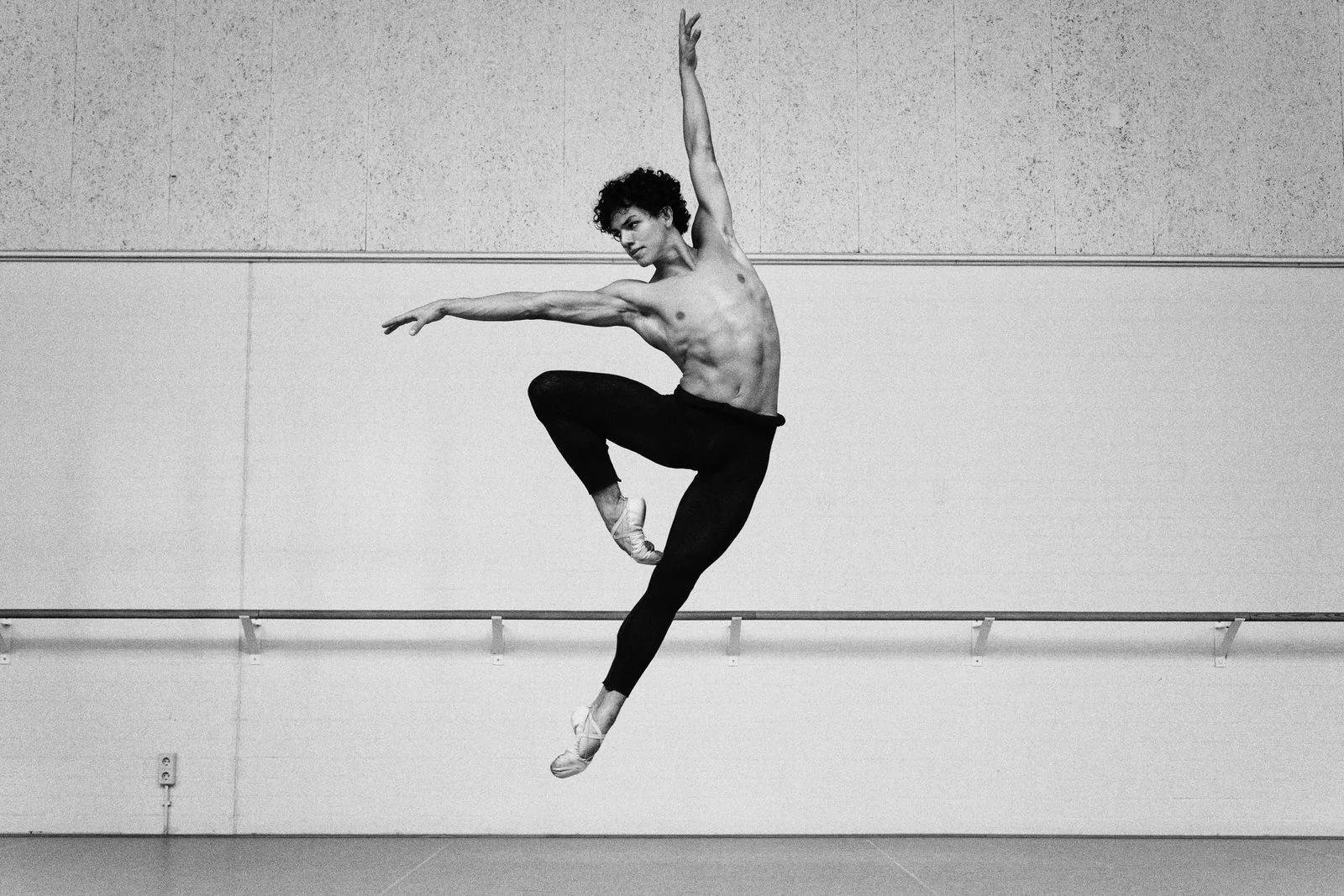 Isaac_Hernandez_DUTCHNATIONALBALLET-ERIKSAWAYA-79.jpg