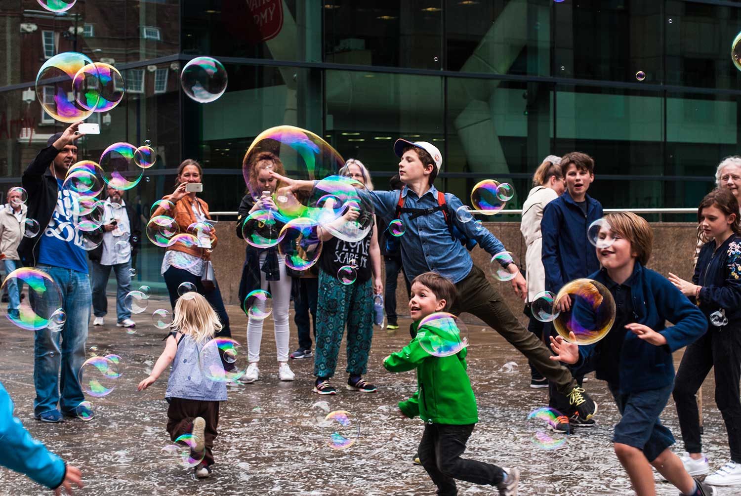 Kids-and-Bubbles-in-London_WEB.jpg
