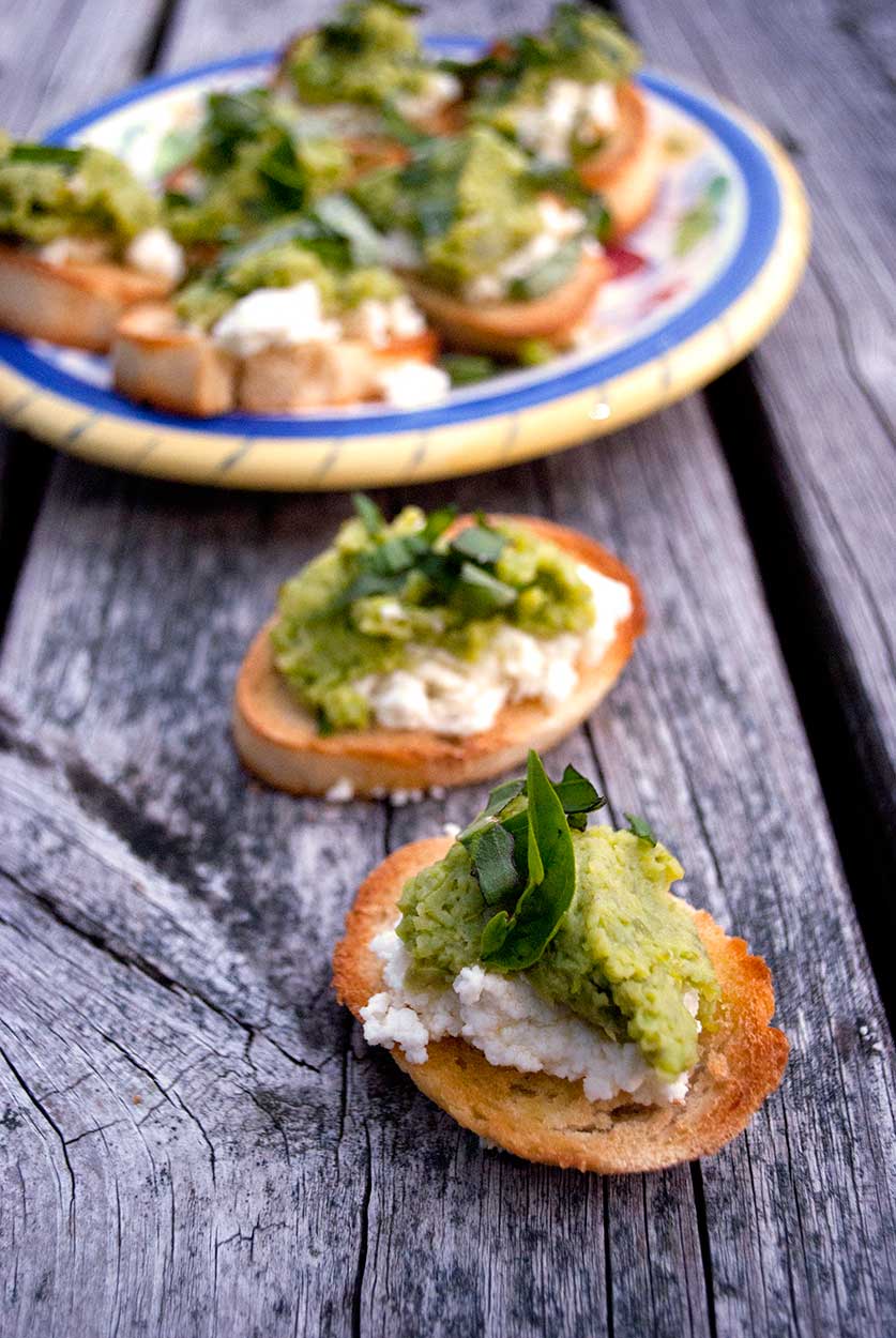 Bruschetta-with-ricotta-and-fava-bean-spread_WEB.jpg