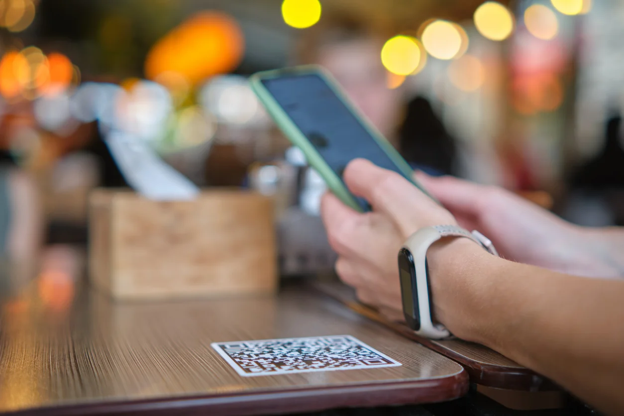 Customer connecting to guest Wi-Fi using a phone