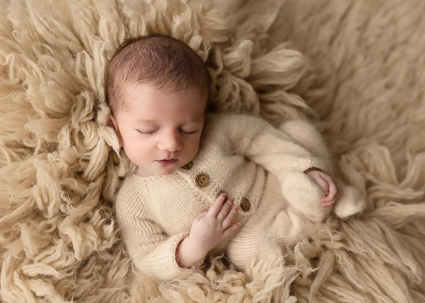 Such a snuggly little guy 🥺😍

#dallastx #dallasmoms #dallasbaby #dallasnewbornphotographer #dentonnewbornphotographer #dentonmom #texasnewbornphotographer #texasphotographer #newbornphotography #newbornphotographer #posednewbornphotography #newborn