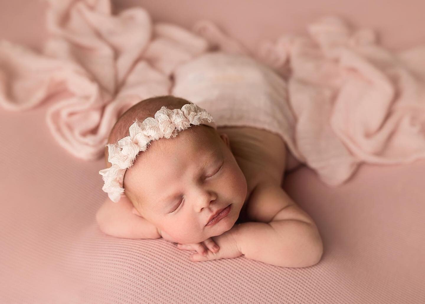 Sneak peek from this little loves session 🥰

#dallasnewbornphotographer #dallasnewbornphotography #dallasbaby #dallasmom #flowermoundmoms #flowermoundtx #flowermoundnewbornphotographer #fortworthtexasnewbornphotographer #fortworthnewbornphotographer