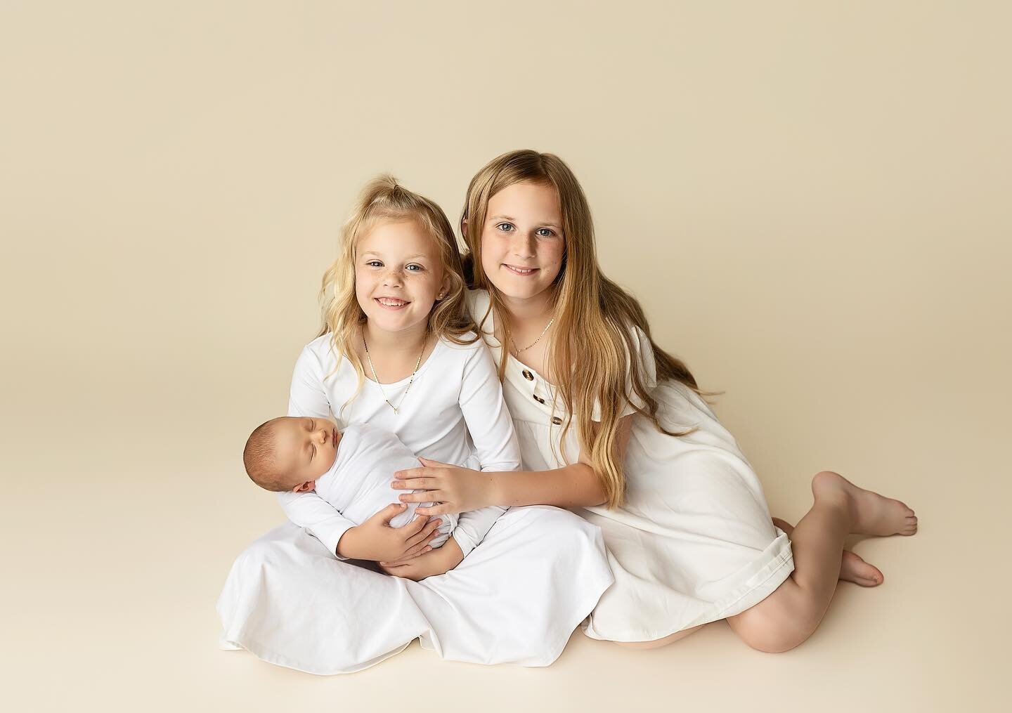 Y&rsquo;all, these were the best big sisters! You could tell how much they loved him. 🥰

#dallasnewbornphotographer #dfwnewbornphotographer #grapevinetx #flowermoundtx #babyphotography #newbornphotography #newbornphotographer #newbornposing #newborn