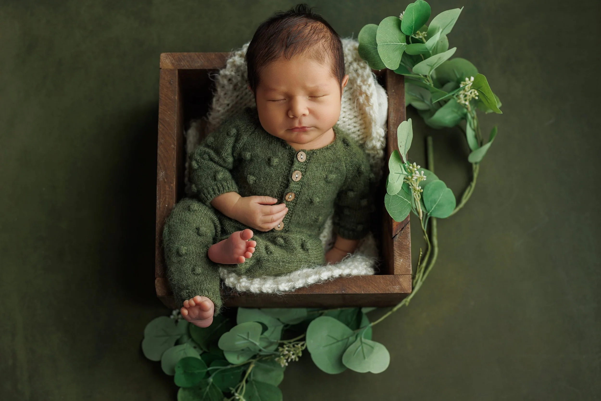 Timeless newborn portrait in studio