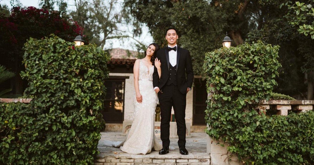 These smiles say:⁠
⁠
Married the love of my life ✅⁠
Planned a killer party ✅⁠
Sneaking in some downtime before dinner ✅⁠
Can't wait to dance all night 😉⁠
⁠
⁠
⁠
⁠
photographer: @lightwrx_la⁠
venue: @hummingbirdnestevents⁠
dress: @berta @lovellabridal