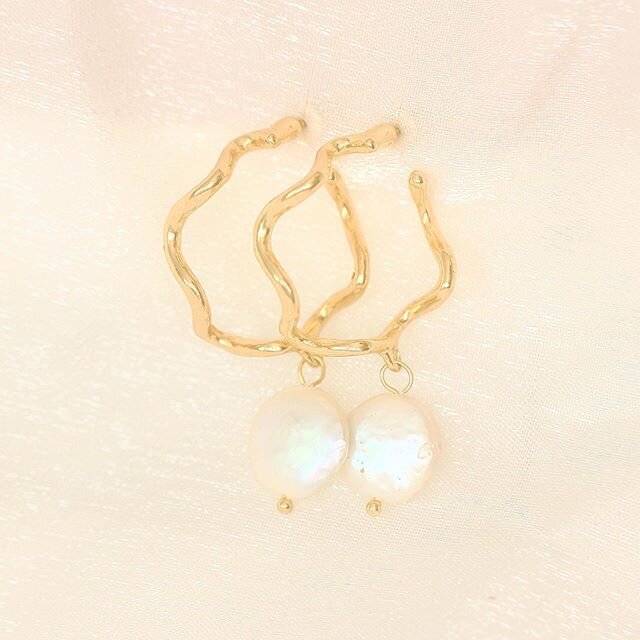 Gold Waved Hoop Earrings / 925 sterling silver, plated in gold. Beautiful natural shell perfect with any summer outfit 🐚🌊