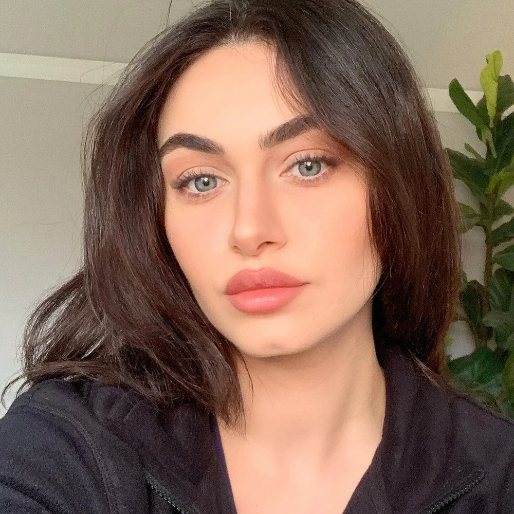 I&rsquo;ve been super anti social lately. I&rsquo;m trying my hardest to quiet my thoughts, tidy my house (I moved 1.5 weeks after my mum passed) and just heal. All I want to do is talk to my mum. Losing a parent hurts so much. Everything reminds me 