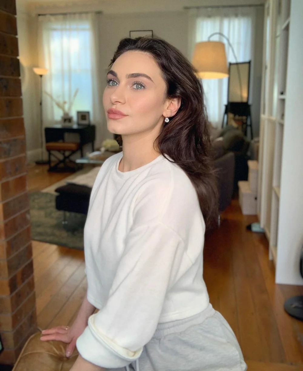 Love using our living room as a back drop for some upcoming vids. The best lighting comes through our double windows in the  dining room,which is where I&rsquo;m usually plonked when filming now. My furniture is mostly dark. I will eventually paint t