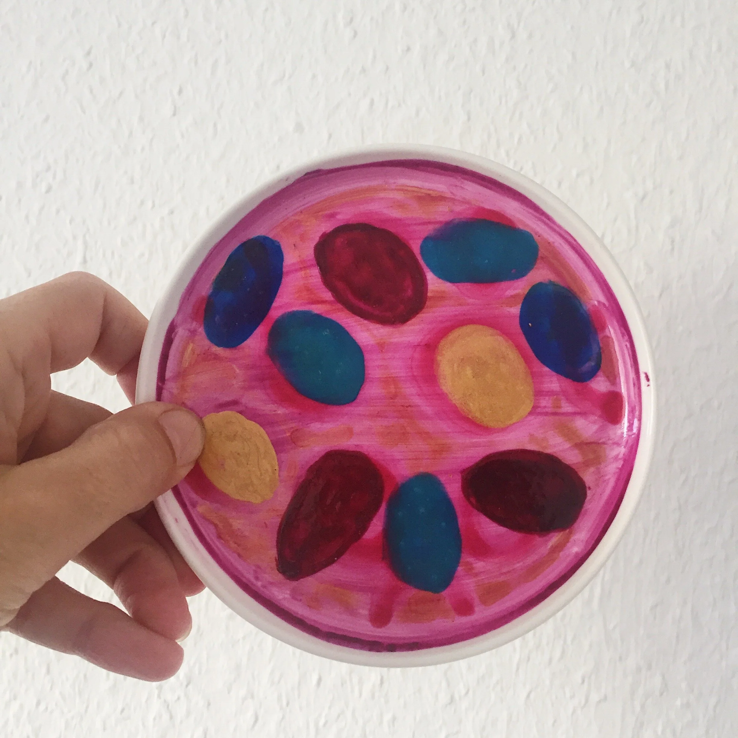 Small Plate-like dots pink