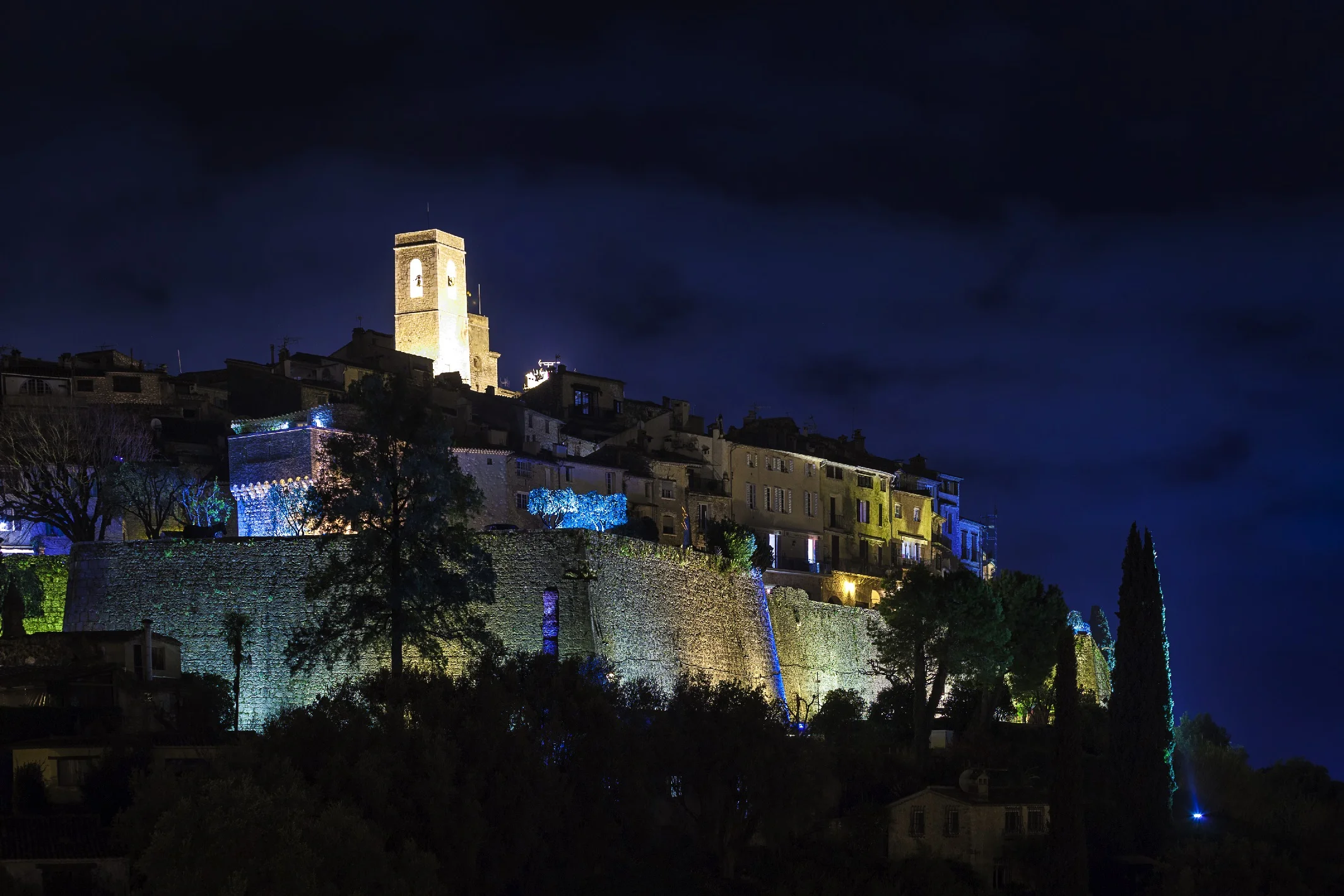 saint-paul at night.jpg