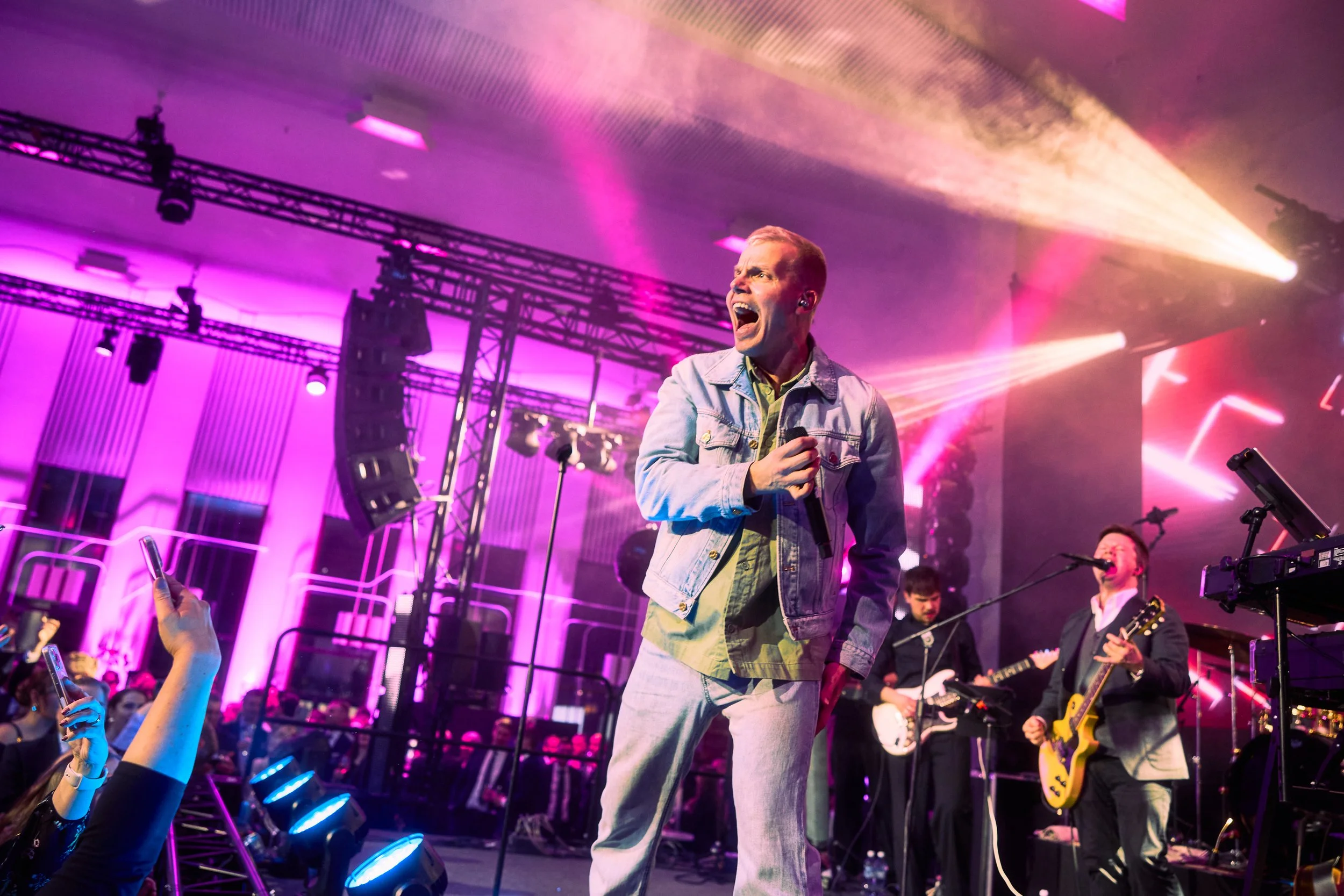 Elastinen keikalla yksityistapahtumassa Finlandia -talolla Helsingissä