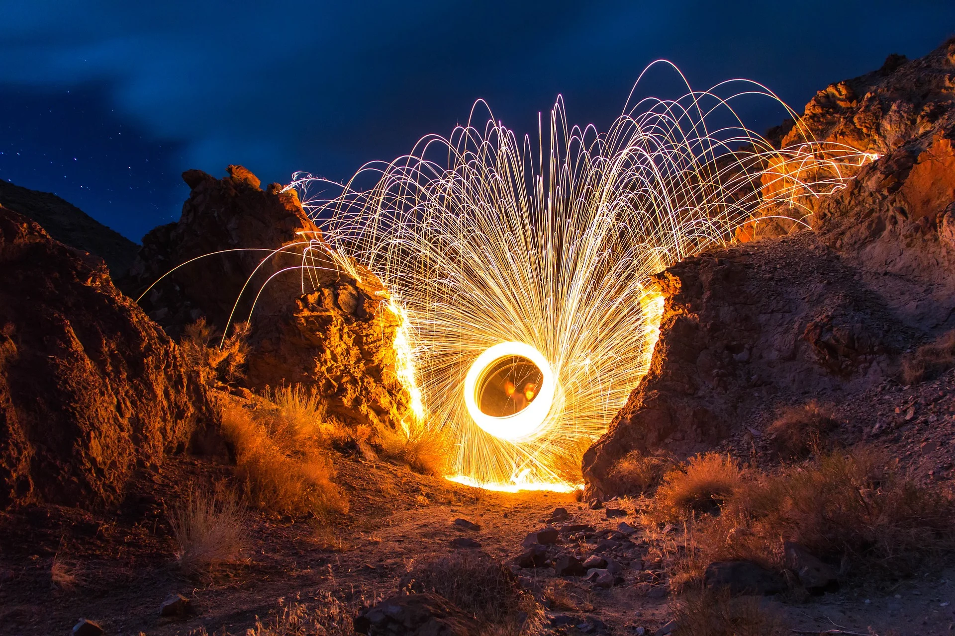 fireworks-768706_1920.jpg