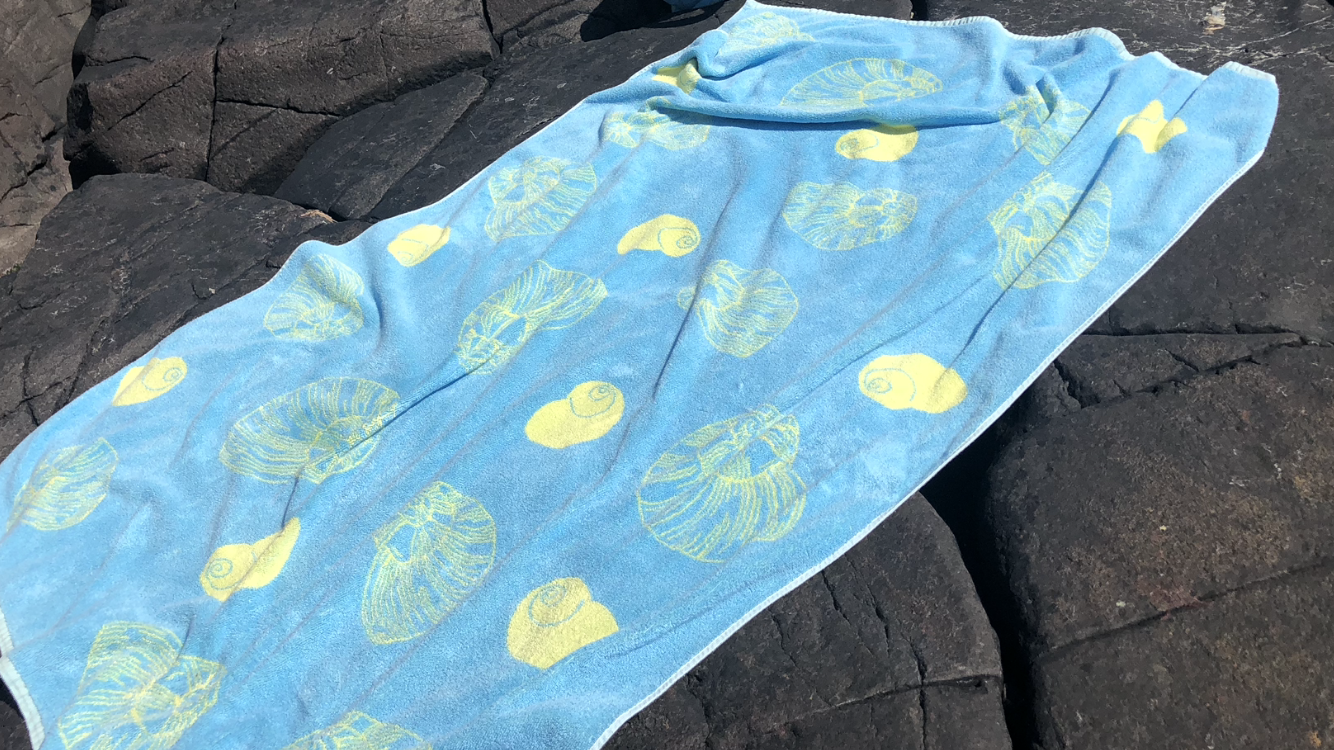 Ljusblå badhandduk på Hallands Väderö