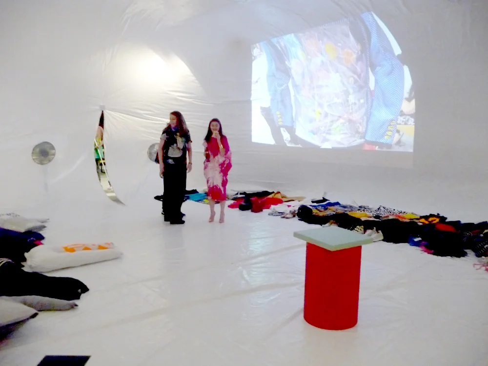 11white inflatable_laurejaffuel_2012_03.JPG