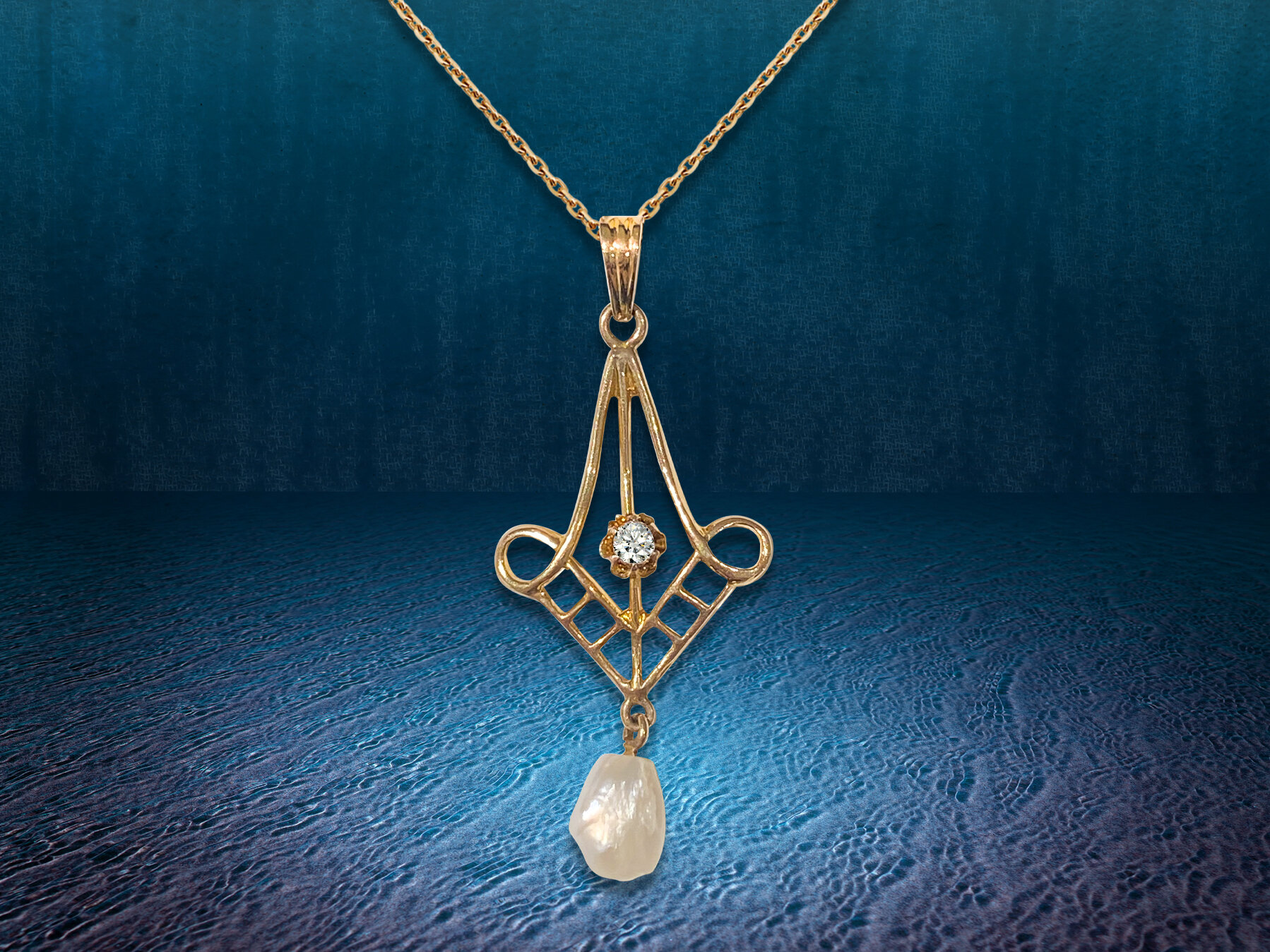 victorian pendant w pearl w bg.jpg