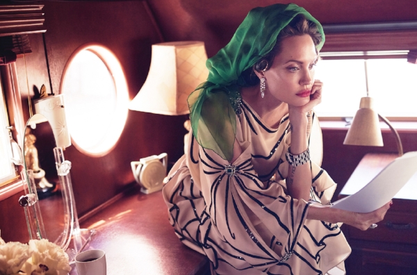 "Last year, Jolie developed Bell’s palsy, and she credits acupuncture for her recovery." WHUT.