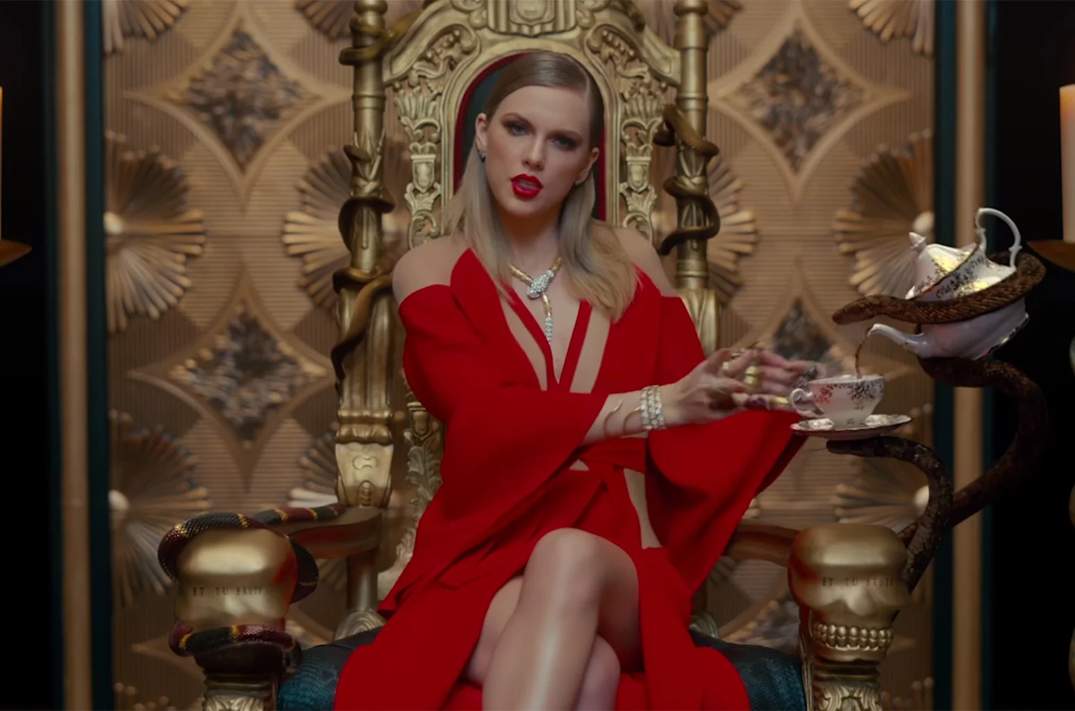 TSwift-snakes.jpg