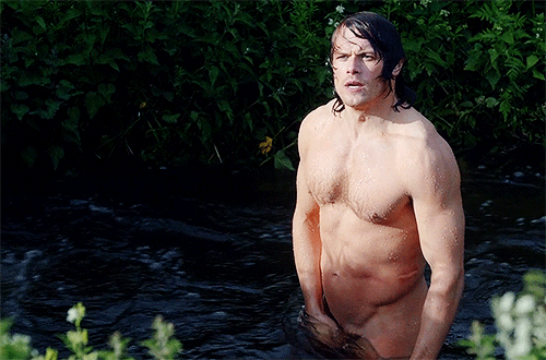 This is your weekly as long as we’re in Scotland we’re gonna talk about Outlander moment. DEAR GOD JAMIE HOW AM I SUPPOSED TO WRITE THIS RECAP WITH YOU IN THAT POND. LOVE YOU BOO.