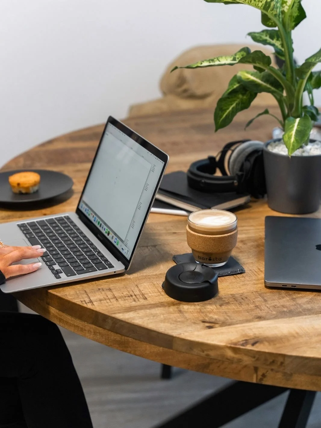 Kaffee mit deinem eigenen Label, perfekt f&uuml;r dein Unternehmen! 💻💼

Wir liefern hochwertigen, individuell ger&ouml;steten und abgepackten Kaffee unter deinem Markenaufdruck! 🏷️

Wir beraten dich gerne und helfen dir dabei, deinen Kaffee mit La