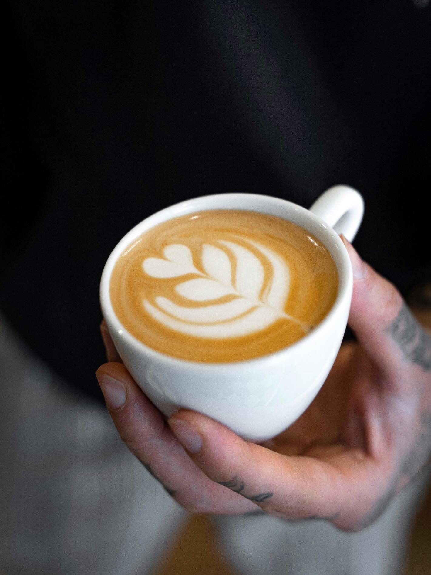 Coffee it&lsquo;s not a drink, it&rsquo;s a moment. ✨

#bar&ouml;stakaffee#kaffeehaus#coffeelove#latteart#coffeelover#coffeetime#lifestyle#lovecoffee☕️