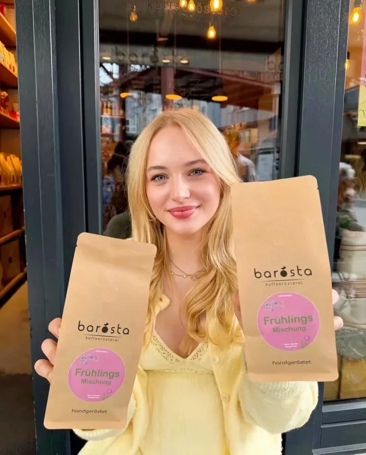 Was gibt es Sch&ouml;neres, als den Fr&uuml;hling mit einer perfekt abgestimmten Fr&uuml;hlingsmischung zu genie&szlig;en? ☀️😍☕️❤️🌸

Nach sorgf&auml;ltiger R&ouml;stung haben unsere R&ouml;ster drei verschiedene Kaffeesorten zu einem au&szlig;ergew