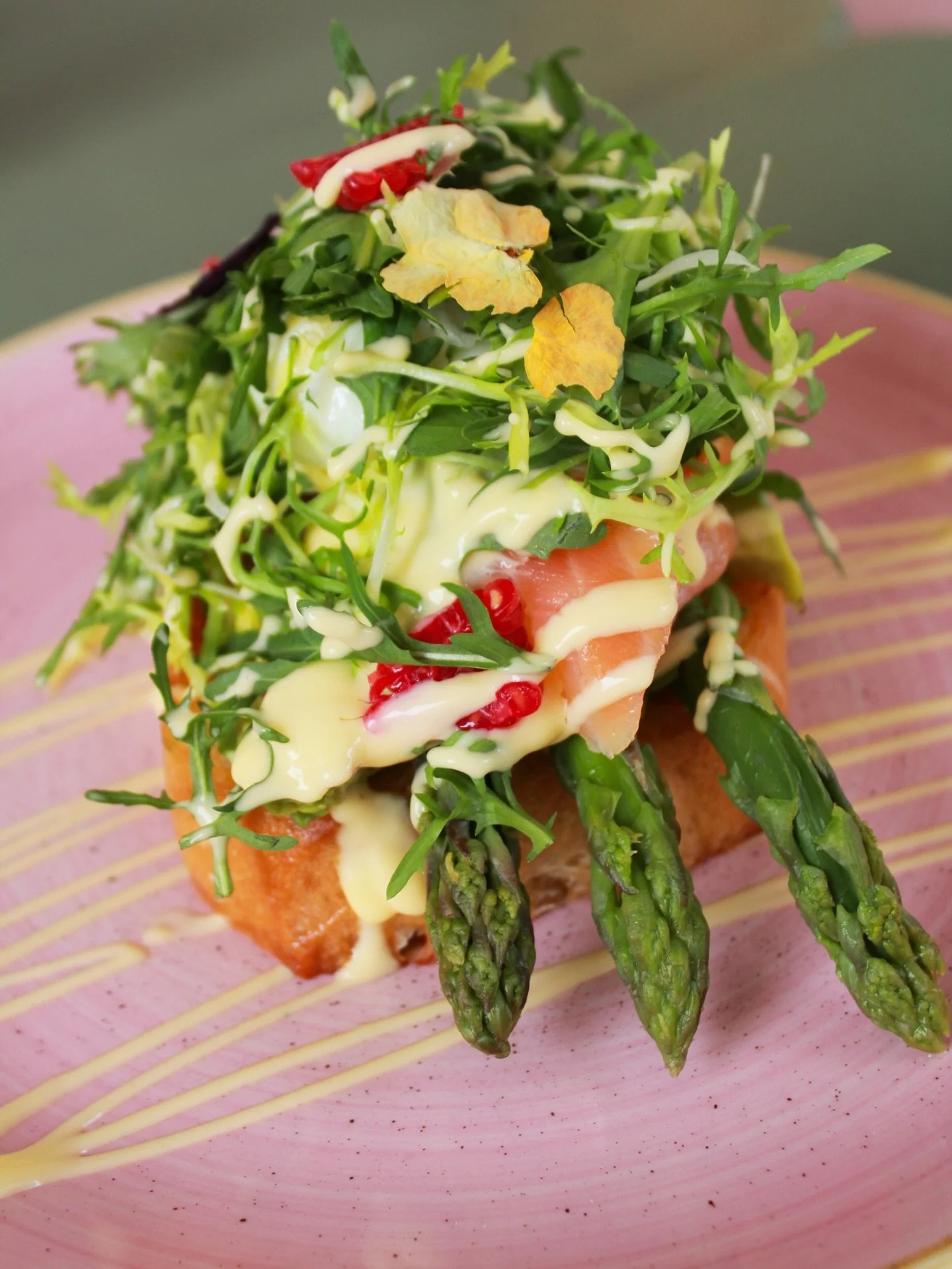 Es war einmal ein Finanzier in New York &hellip;

Im Jahr 1894 sa&szlig; LeGrand Benedict im ber&uuml;hmten Delmonico&lsquo;s Restaurant und hatte genug vom immer gleichen Fr&uuml;hst&uuml;ck. Er wollte etwas Neues, etwas Besonderes.

Genau dieses Ge