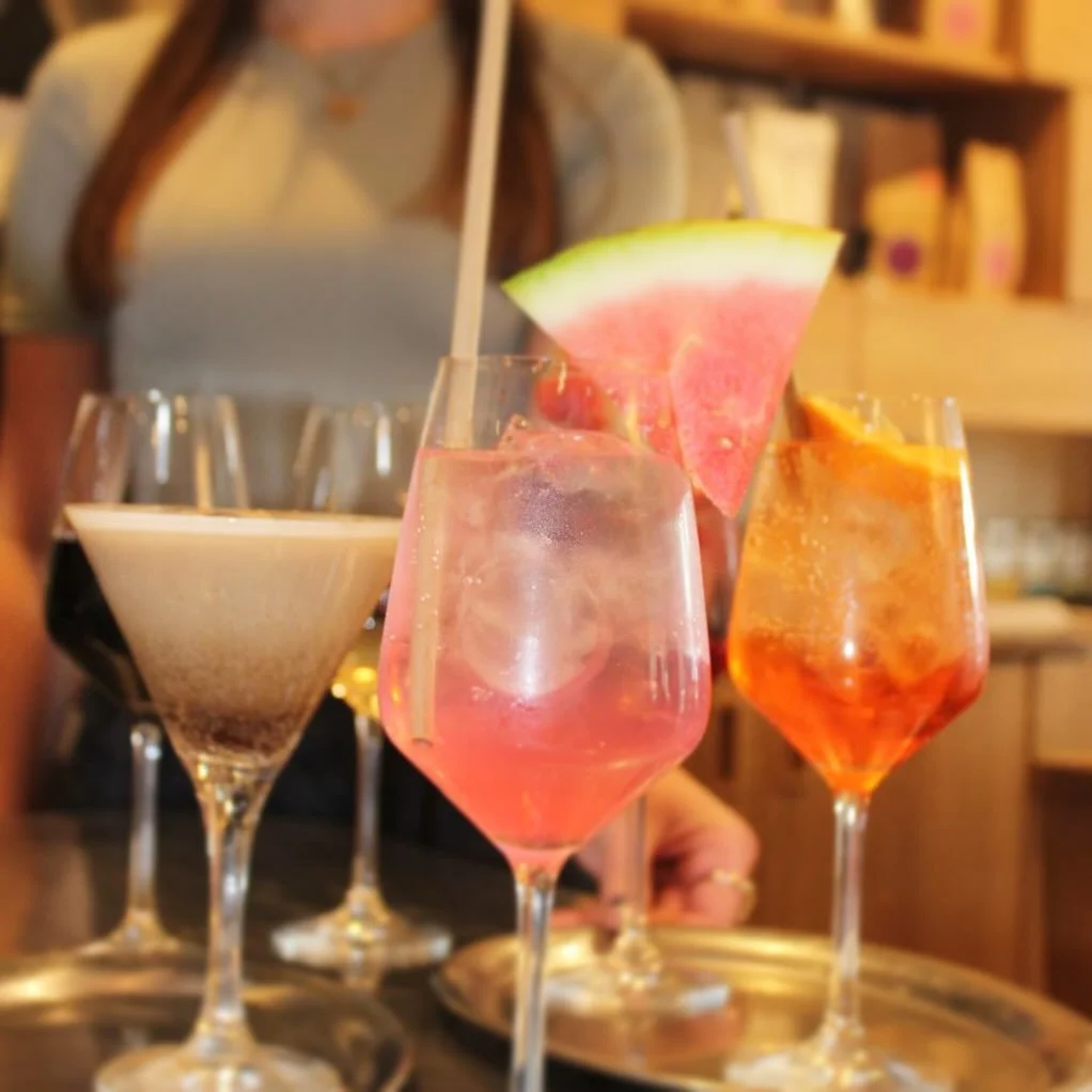 Mai Special🌸

Damit ihr den Start in den Mai mit bester Stimmung feiern k&ouml;nnt, haben wir ein Special f&uuml;r euch:

Den ganzen Mai &uuml;ber gibt es unsere Spritz-Drinks 
f&uuml;r nur 5,50&euro;🥂

Sto&szlig;t mit uns auf den Mai an😍