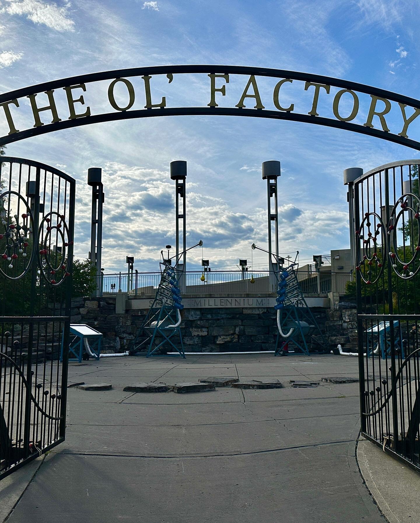 Lots of action down at #milleniumpark setting up the amazing feat of engineering and creativity, BODY. Here&rsquo;s a taster of the ol&rsquo;factory system. I can&rsquo;t wait to see it all in action Thursday through Sunday! @beakerhead #BODY #beaker