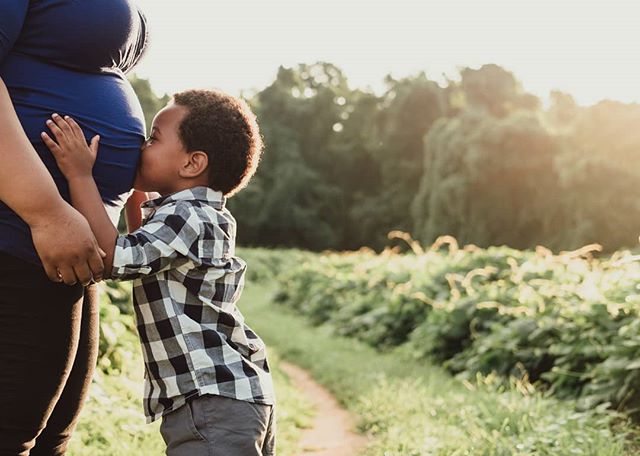 Sometimes I struggle coming up with captions for photos, so I'm just gonna put a bunch of heart face emojis for this one. 😍😍😍😍😍😍😍😍😍😍
.
.
.
.
.
#joy #blackjoy #pregancylife #family #familylife #familyphotography #familyphotographer #pregnanc