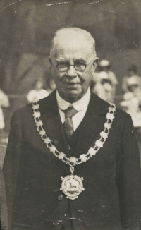  John Bly, James' Great Grandfather. Mayor of Tring c 1920 