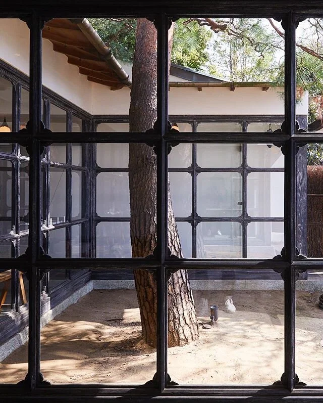 There is no place we would rather be quarantined in than Tokyo&rsquo;s Yakumo Saryō, the tea house / restaurant by the designer Shinichiro Ogata. Away from hustle and bustle, it is located in a quiet Meguro neighborhood that is a world away from Shin