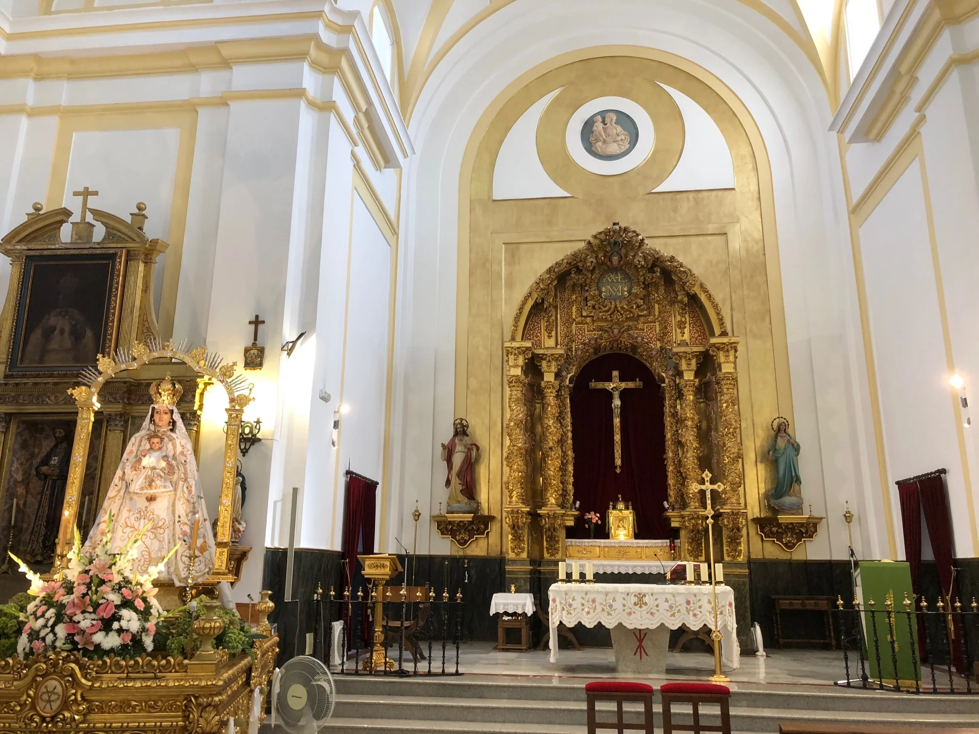 INTERIOR OF BURGULLOS DE TOLEDO CHURCH