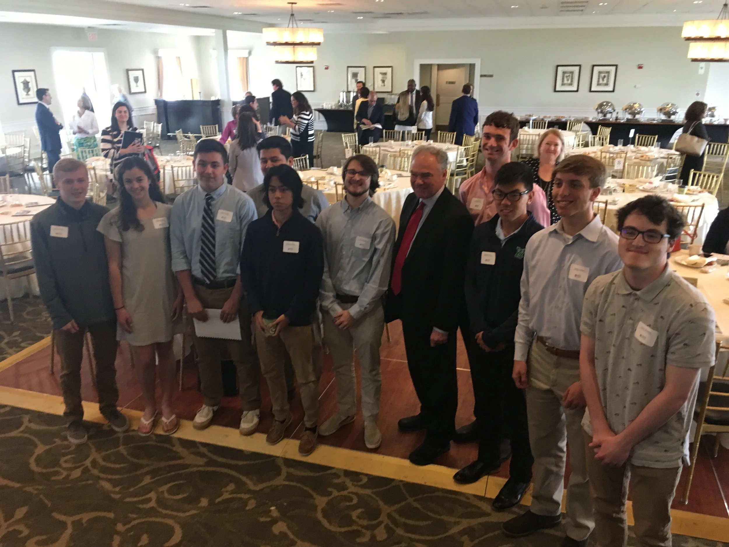 Loudoun Habitat for Humanity Capstone Students Meet Sen. Kaine