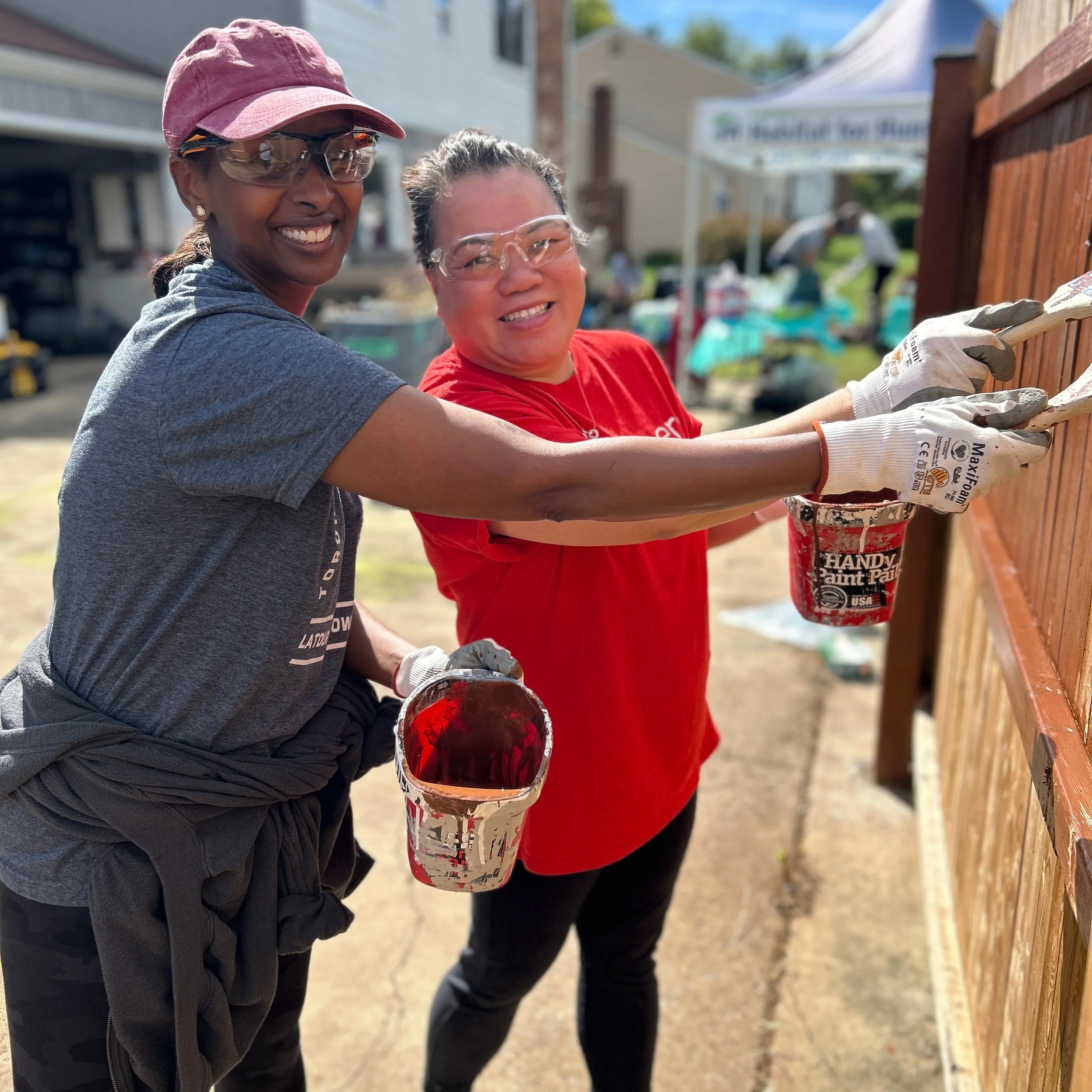 A huge thank you to Wells Fargo for their continued partnership and support of Loudoun Habitat for Humanity! 💙🏡

Yesterday, the Wells Fargo team joined us for a Team Build as part of their generous @wellsfargo Builds grant. We&rsquo;re grateful not