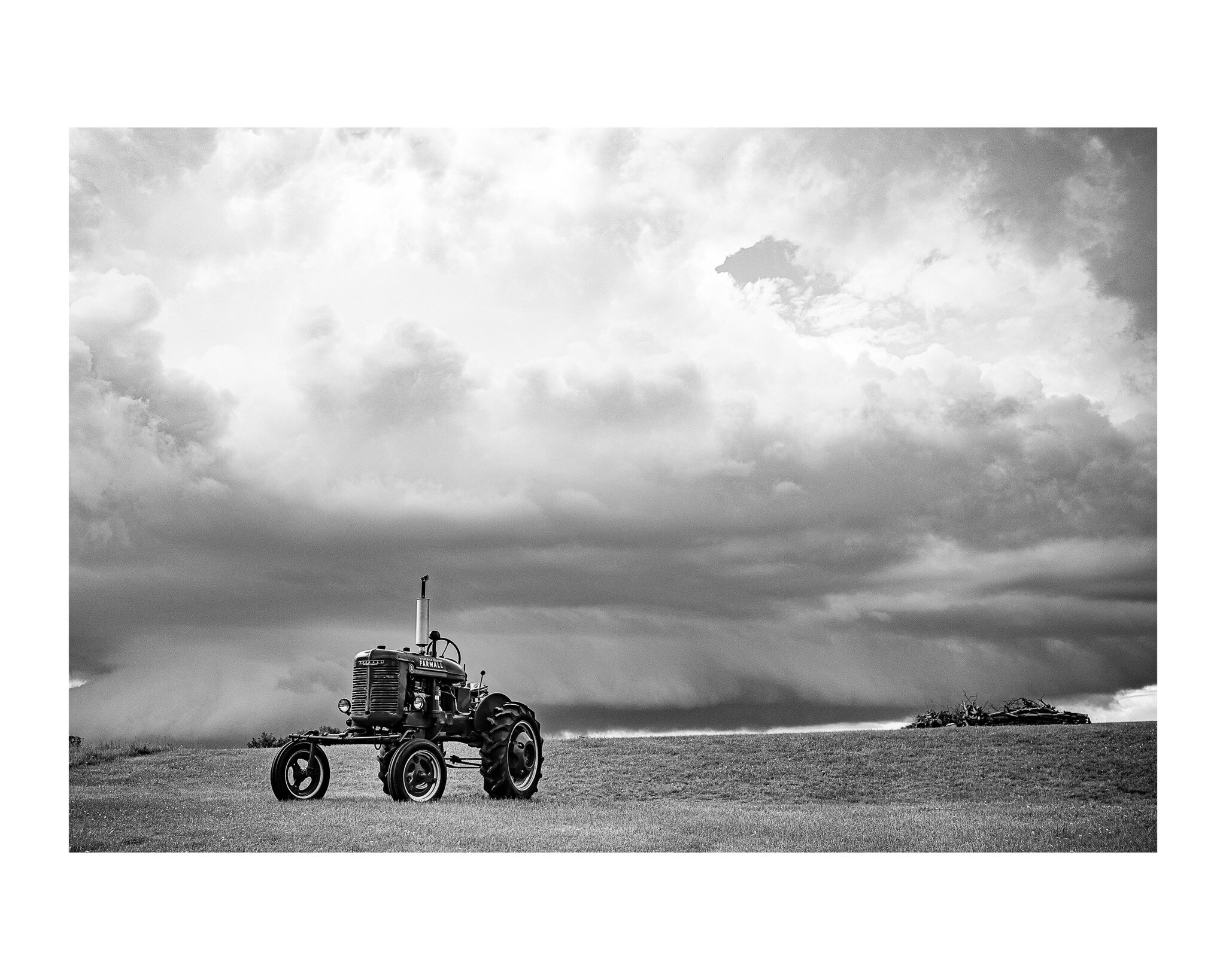 &bull;
Milanville, PA
_________
#keepngitrural #bw #bnw #blackandwhite #monocrhome  #blackandwhitephotography #farm #tractor #smalltownlife #landscape #landscapes  #bwlandscape #bwlandscapes #bnwphotography #landscapephotography #bnwphoto #monochroma