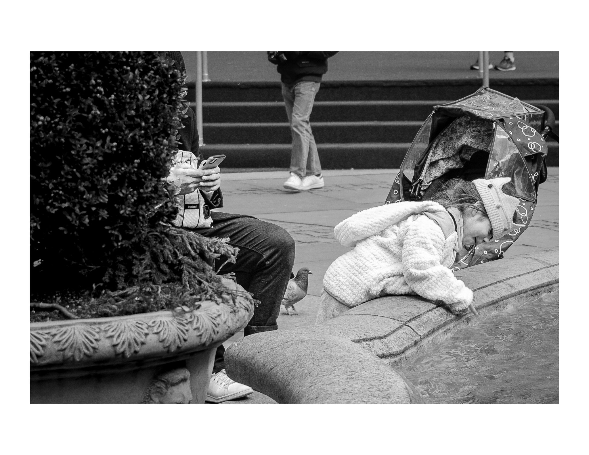 &bull;
.
.
.
.
#tcp #tcp365 #tcp3652023 #nyc #nycphoto #nycphotography #street #streetphoto #streetcaptures #streetphotography #nycstreetphotography #bryantpark #bryantparknyc #bw #bnw #blackandwhite #blackandwhitephotography #whichismorewonderful