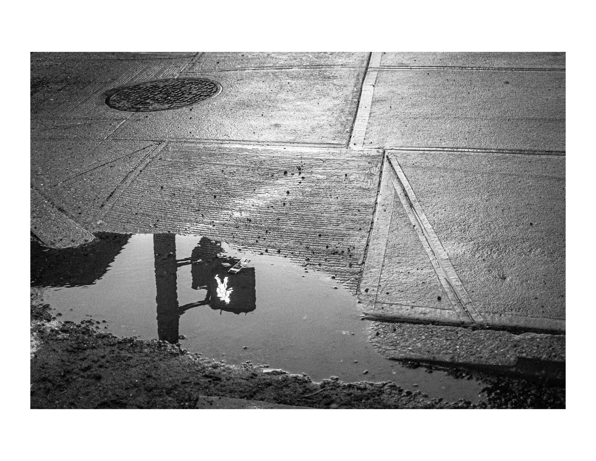 &bull;
.
.
.
.
.
#nyc #bw #bnw #blackandwhite #blackandwhitephotography #street #streets #streetnyc #streetphotography #streetnycphotography #urban #urbanphotography  #tcp #tcp365 #tcp3652023