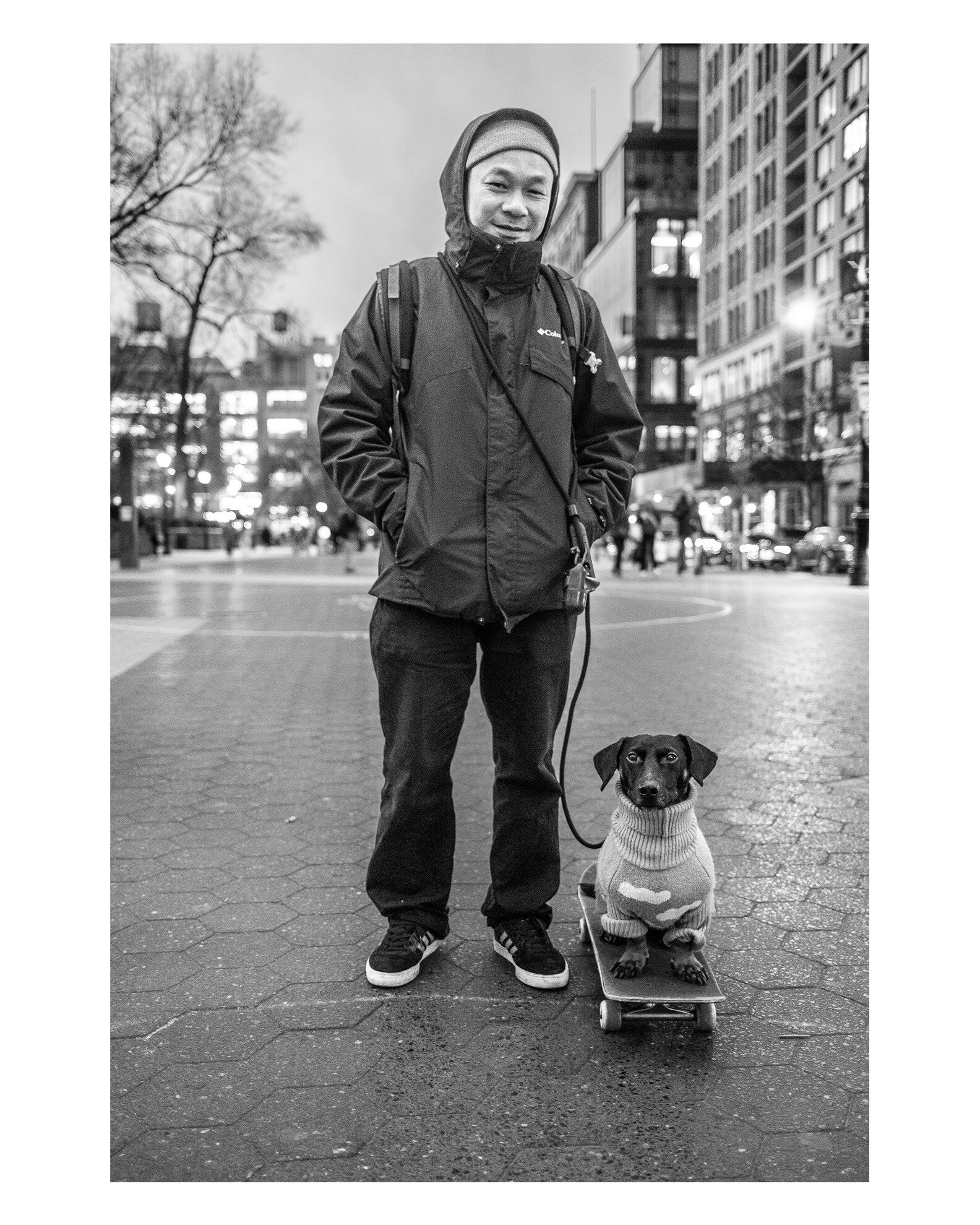 &bull;
_________
#nyc #newyork #newyorkcity #bw #bnw
#blackandwhite #blackandwhitephoto
#blackandwhitephotography #monochrome #street
#streetphoto #streetphotography #streetlife #dogs #dogsofnyc #dogsofinstagram #dogstagram #dachsund #dachsundlove #s