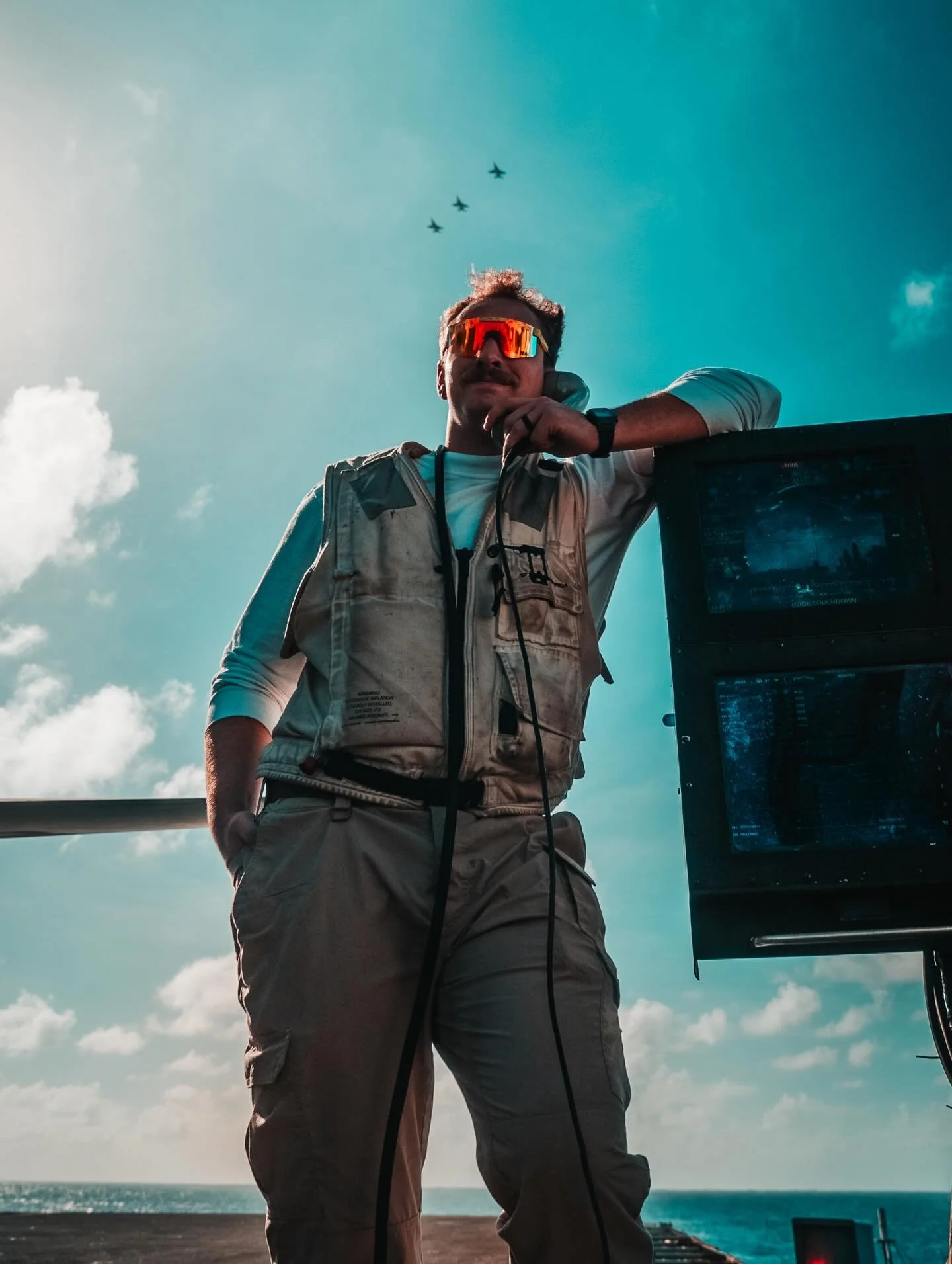 Shopping list for waving:

🕶️✅
✏️✅
⏱️✅
🧴✅
😀✅